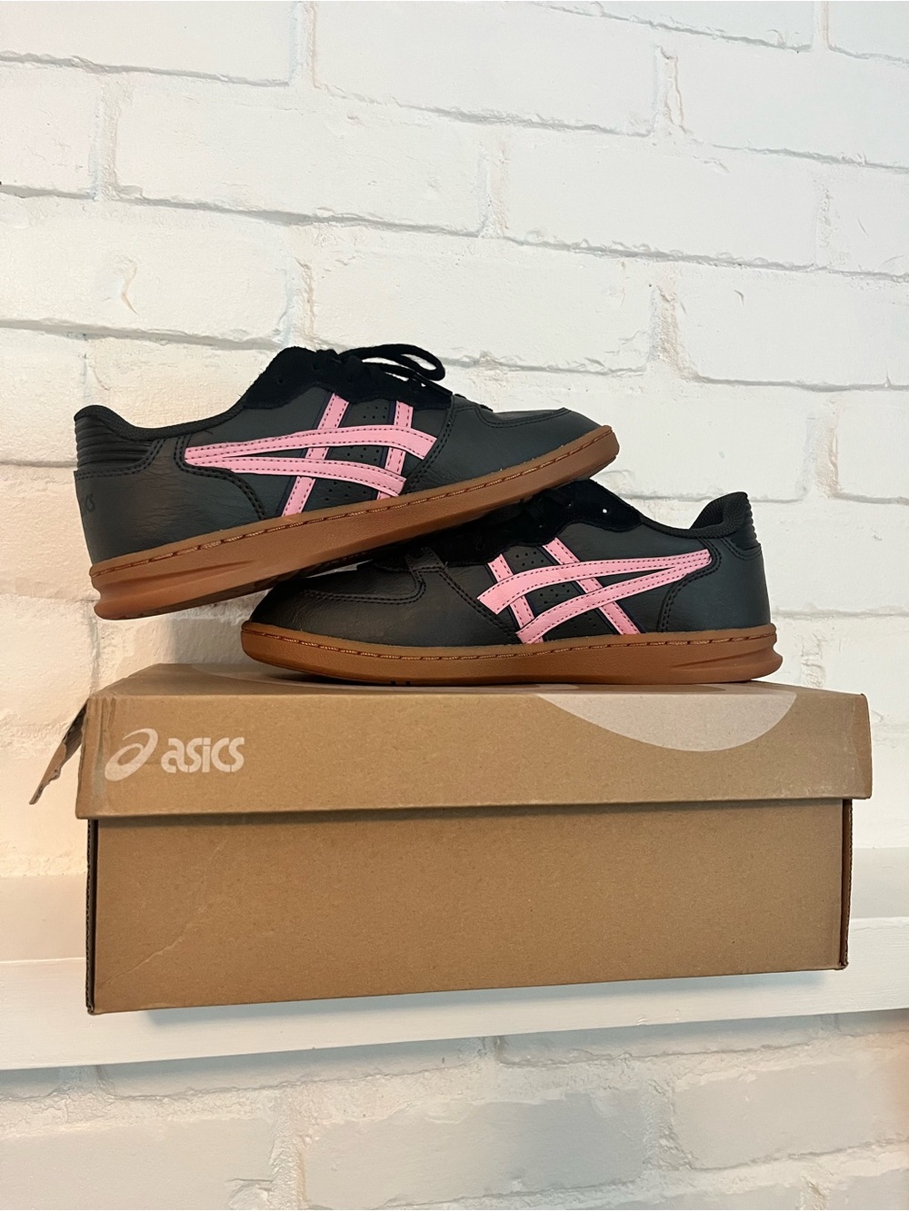 ASICS Skyhand Black Sneakers with Pink Stripes